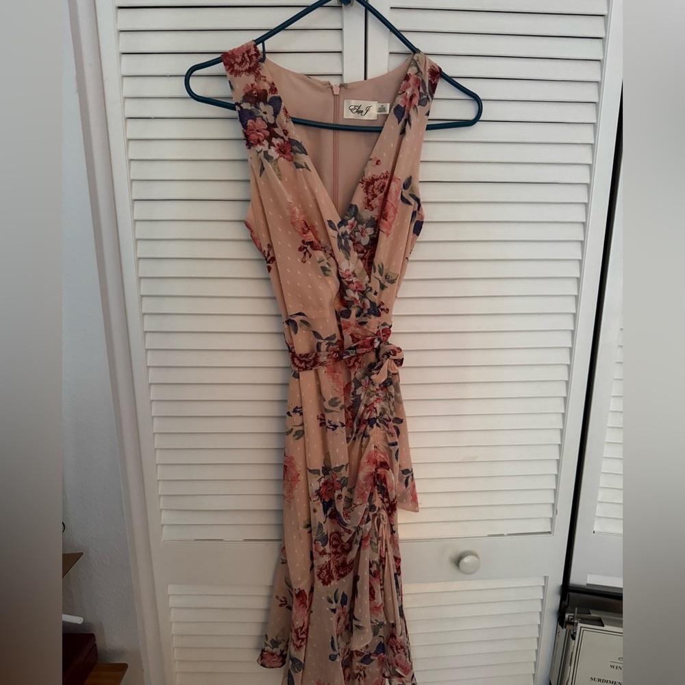 NWOT Eliza J Floral V-Neck Sleeveless Dress, 2P